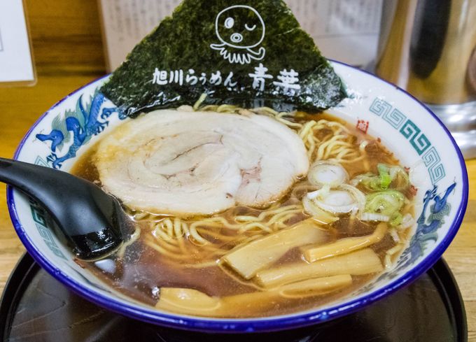 Asahikawa Ramen (旭川ラーメン) nổi tiếng ở Hokkaido với nước dùng béo ngậy