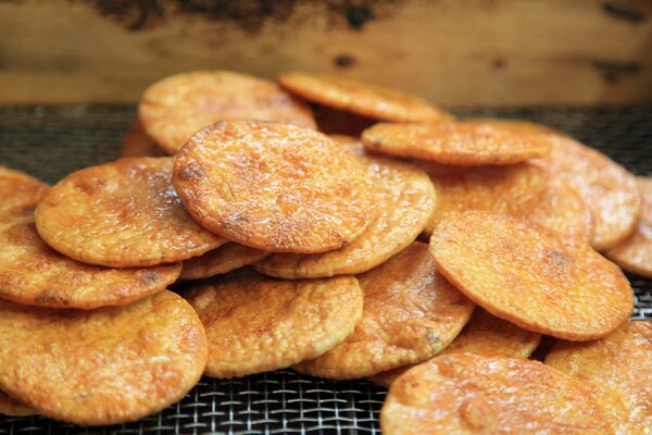 Bánh gạo Nhật Bản Senbei hương vị giòn tàn, thơm ngon